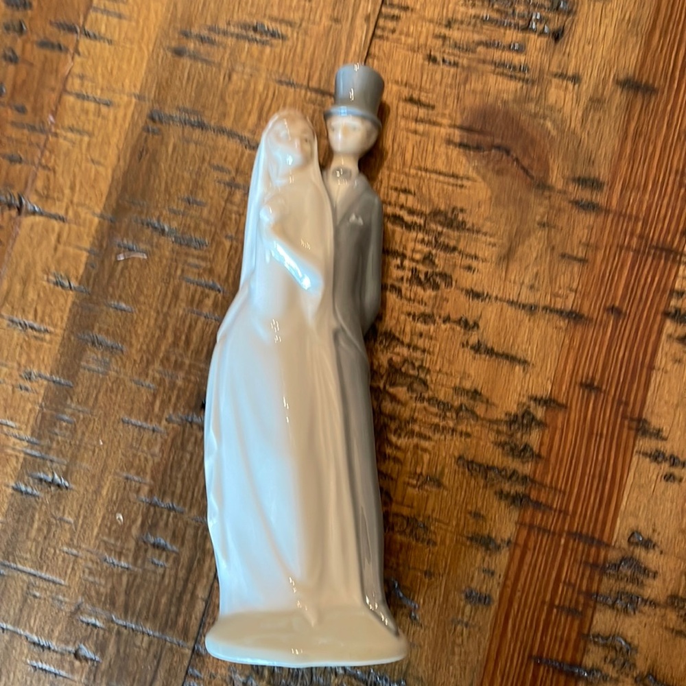 Lladró figure cake topper